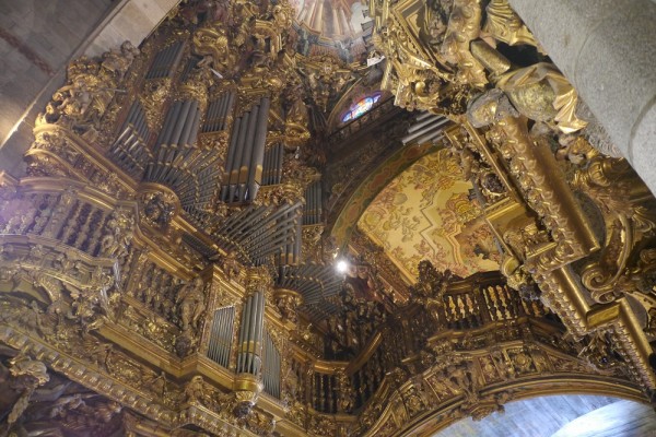Orgelprospekt in der Kathedrale des Erzbischofs